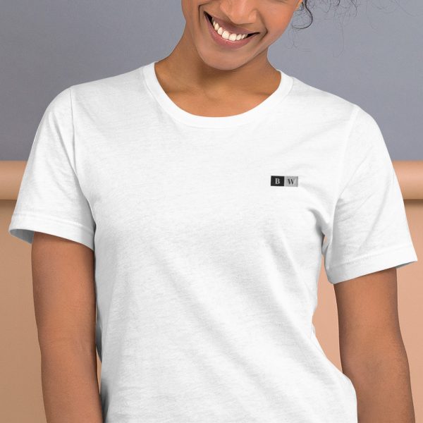 T-shirt Blanc Femme "Black&White" Écusson Brodé – Image 3